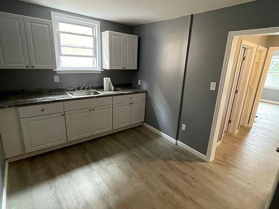 2nd image of 1031 Niagara Ave #4