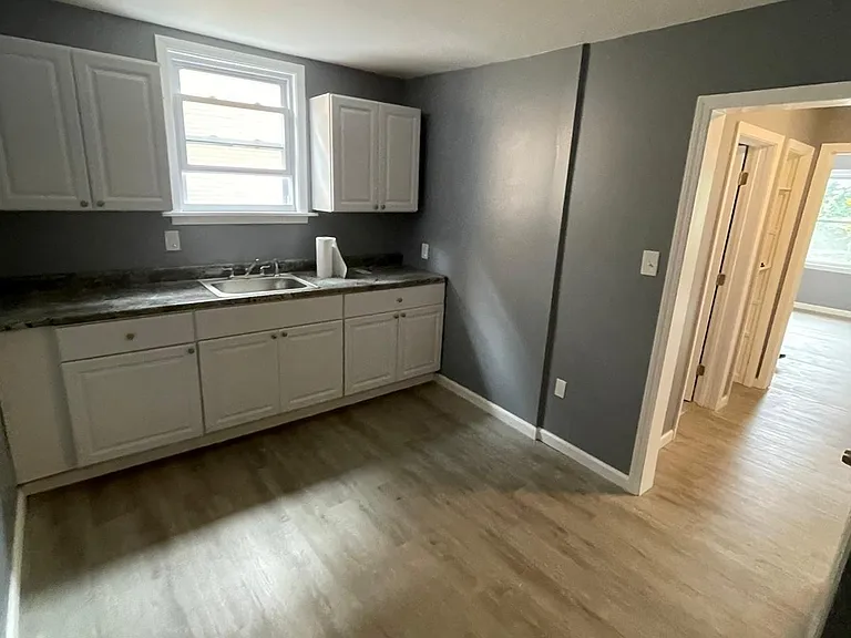 1031 Niagara Ave #4 — Photo 2