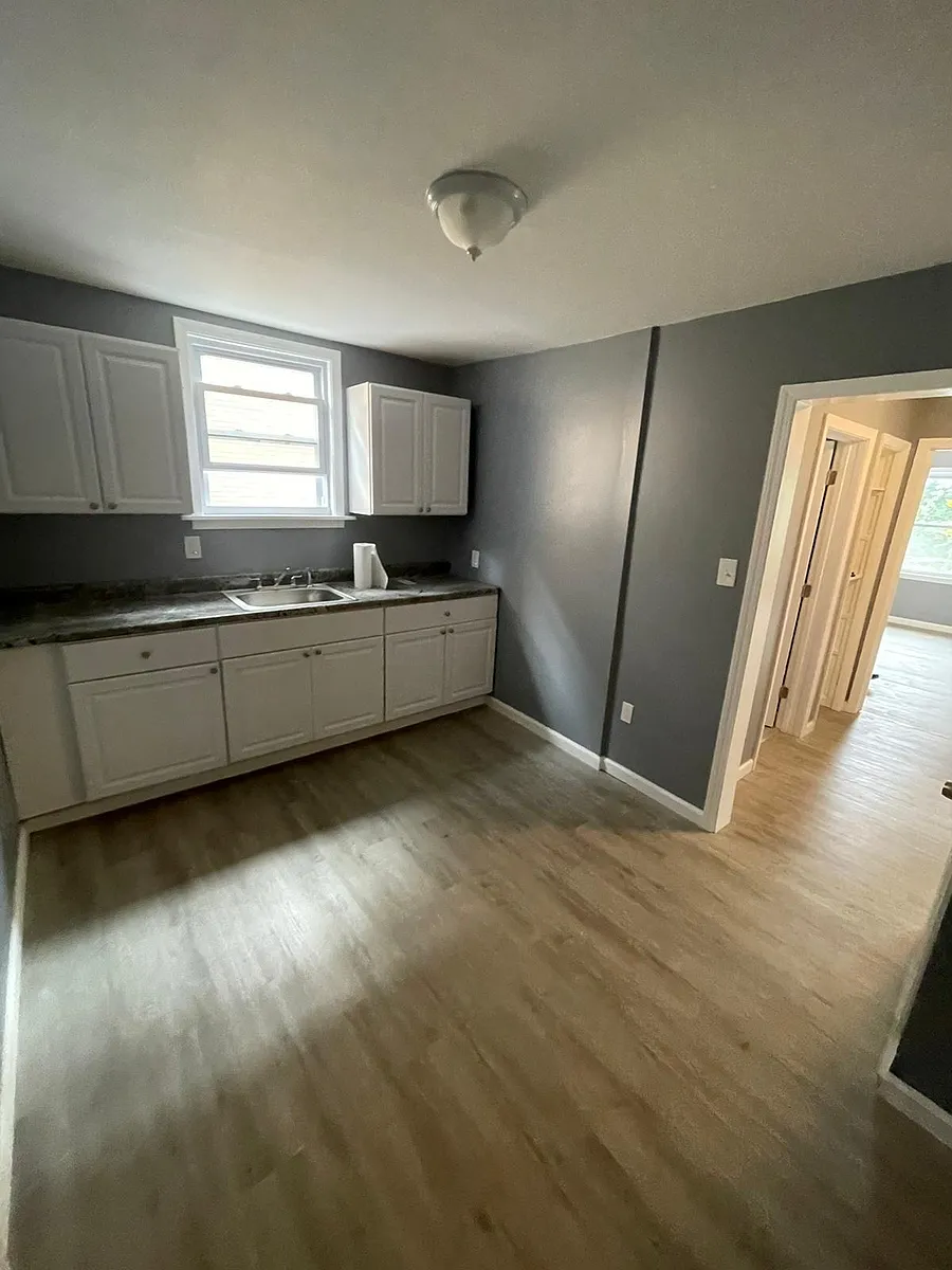 Building Photo - 1031 Niagara Ave #4