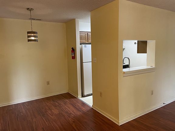 4th image of 1214 Ravens Crest Dr