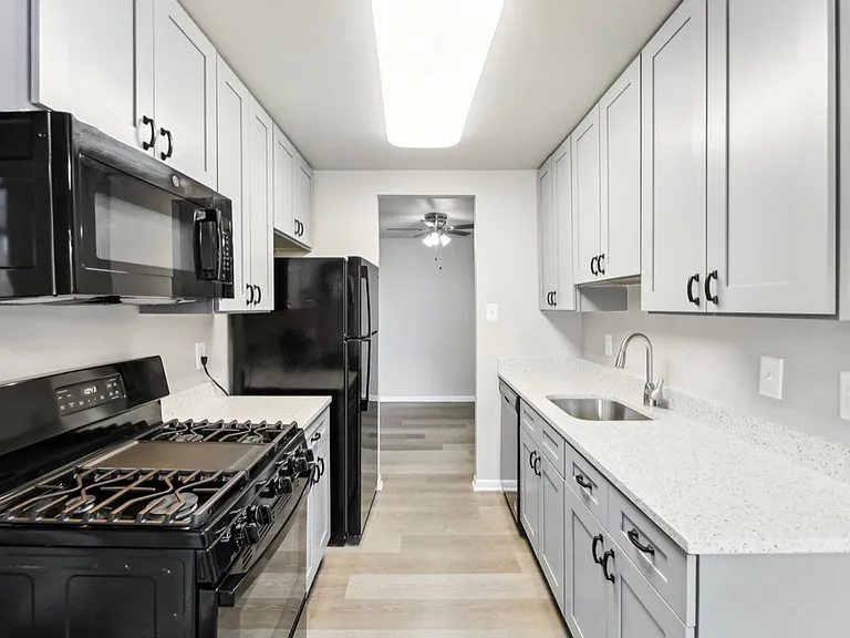 Potomac Garden Apartments — Photo 13
