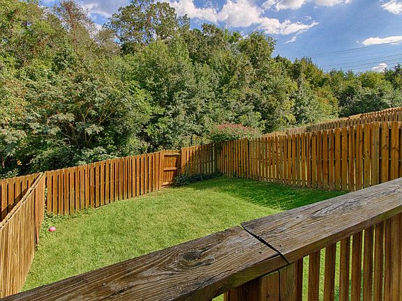 4th image of 930 Webster Groves Ln