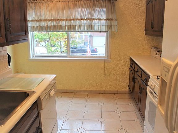 5th image of 1033 Vincent Ave