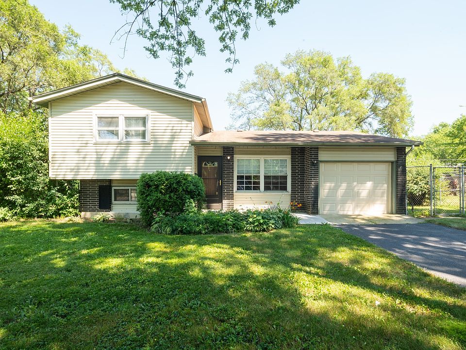 1st image of 775 Leslie Ln
