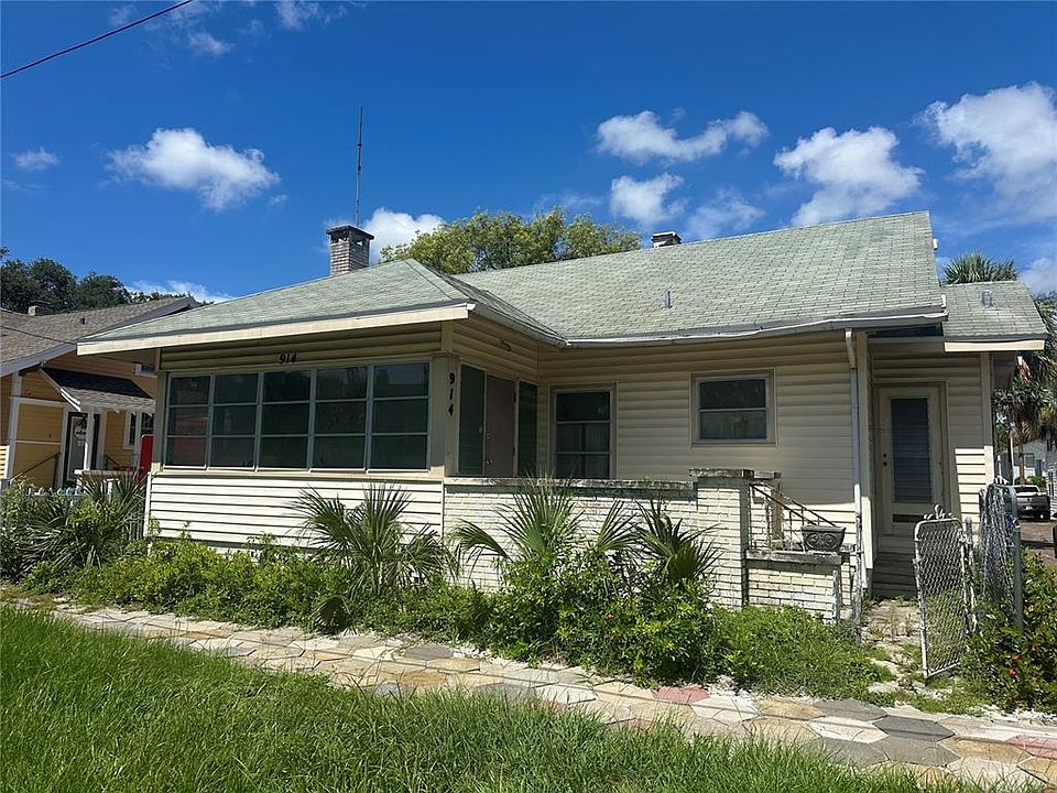 1st image of 914 OAK STREET NE