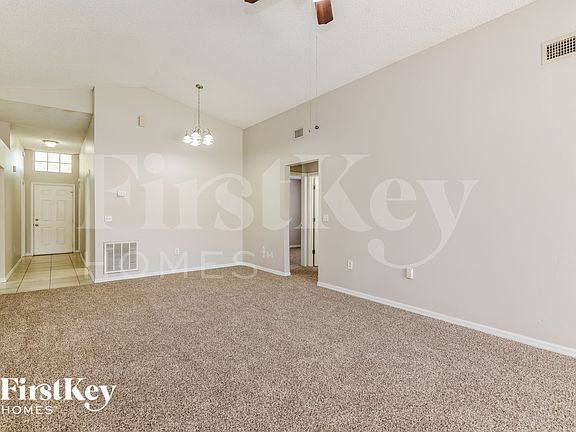 3rd image of 833 Clear Creek Cir