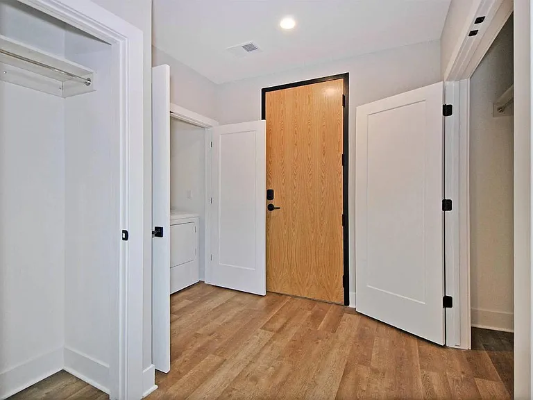 Forum Flats — Photo 16