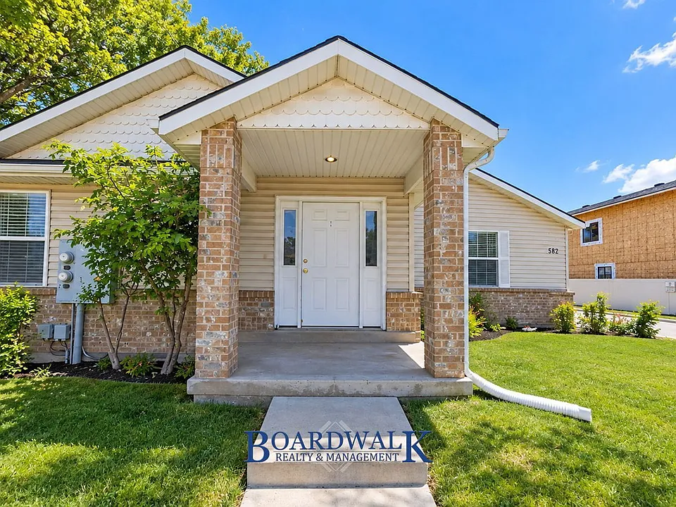 582 N Redwood Rd #1