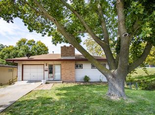 1220 Hillcrest Dr, Bellevue, NE 68005