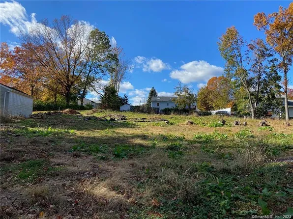 28 Murlyn Road, Hamden, CT 06518
