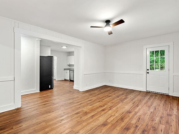 3rd image of 102 Aladdin St