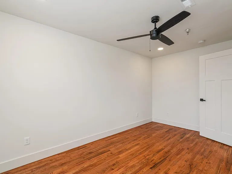 826 N Broadway St #301 — Photo 14