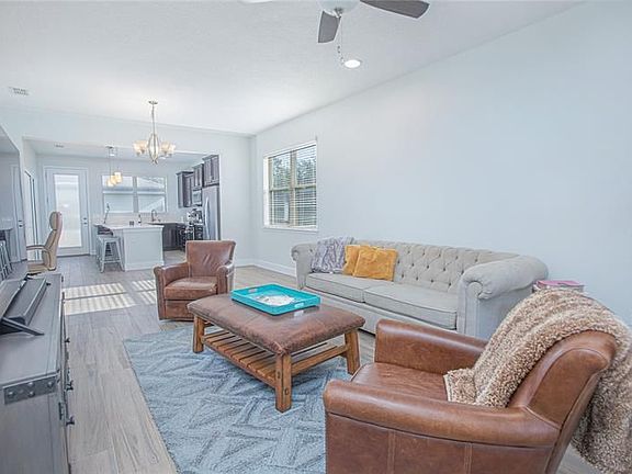 4th image of 5124 Caspian St