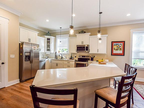 4th image of 198 Marquis Way