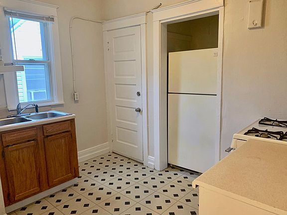 3rd image of 533 Pennsylvania Ave APT 3