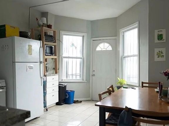 5th image of 307 E 25th St