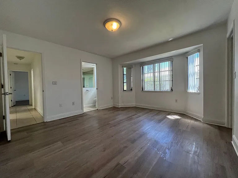 2092 Rio De Janeiro Ave — Photo 19