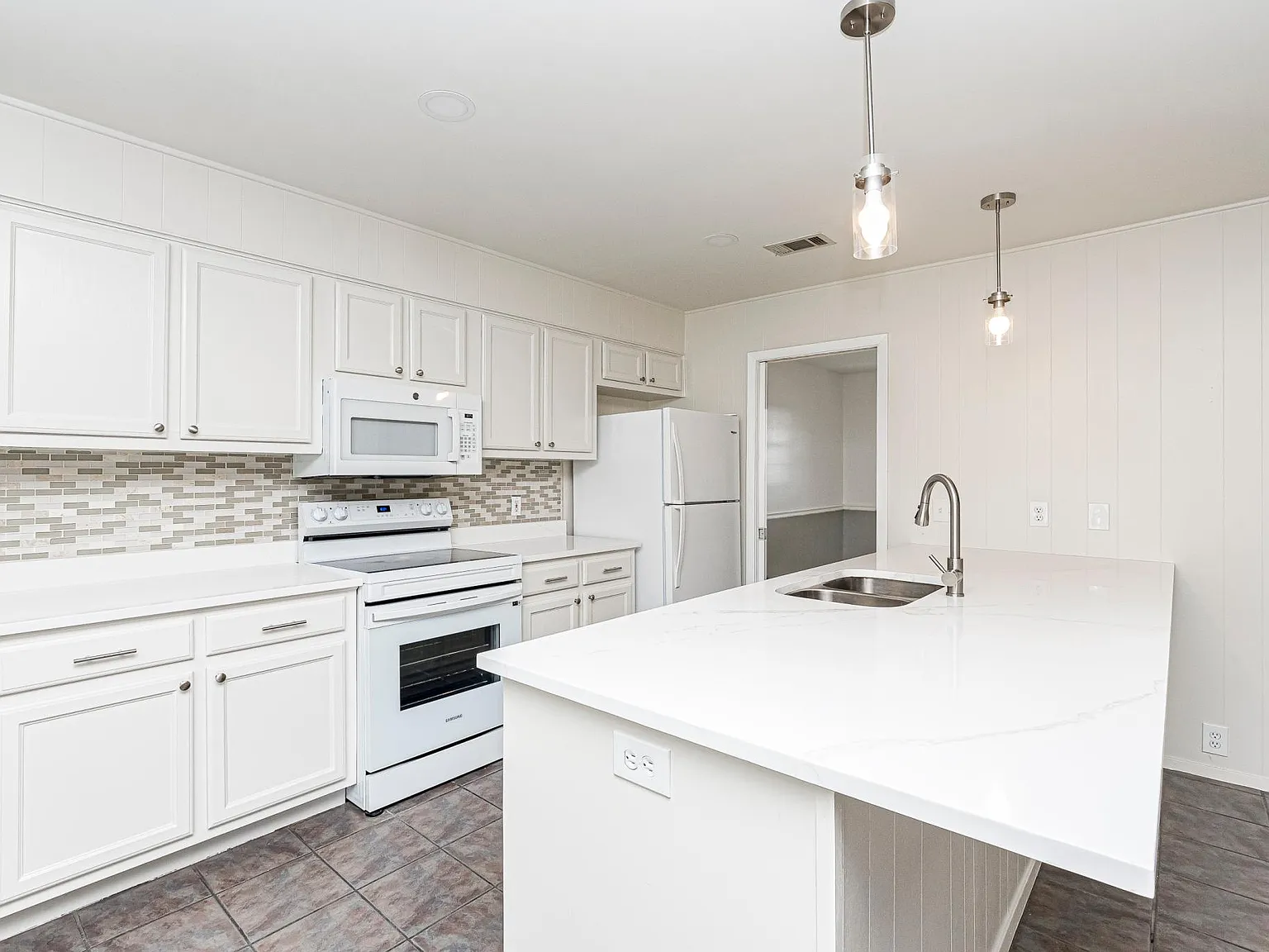 3 bed, 1737 sqft, $2,200 — Photo 1