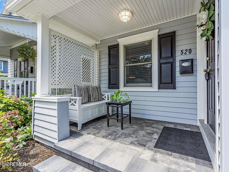 520 Brighton Ave — Photo 3