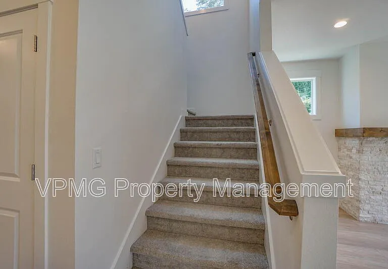 935 SE 36th St — Photo 22