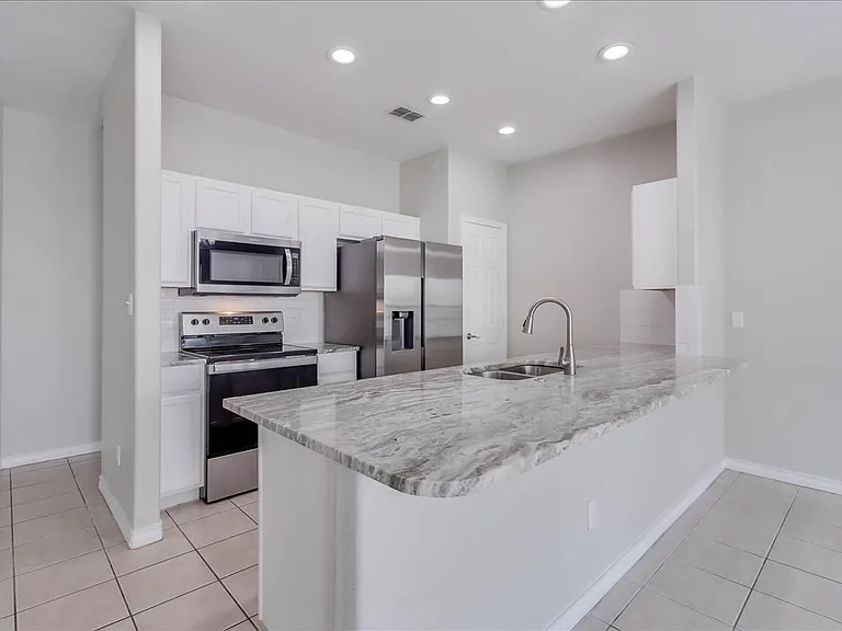 15513 Palmira Ave #B — Photo 2