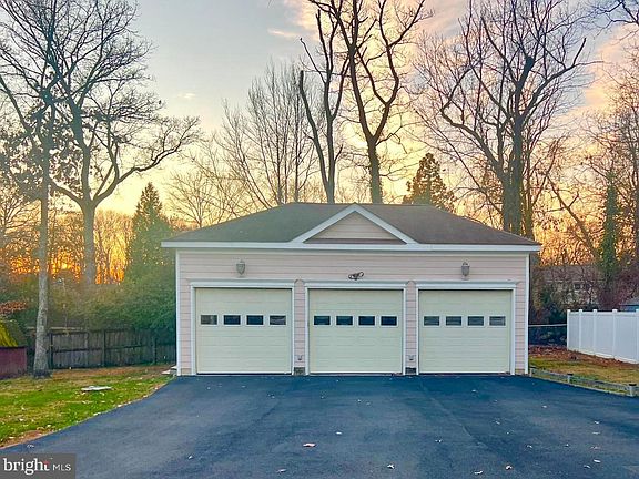 4th image of 4816 Dodson Dr