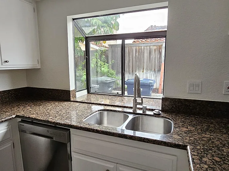 26032 Dundee Dr — Photo 20
