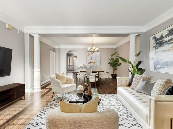 3200 Long Blvd APT 4