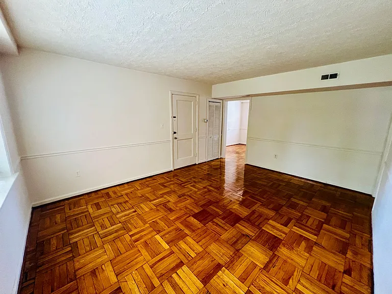 2702 Kensington Avenue — Photo 27