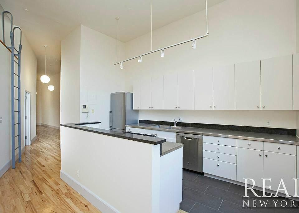 1st image of 130 Orchard St APT 23