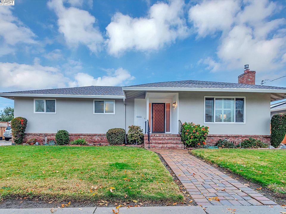 1st image of 165 Sierra Dr