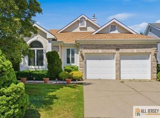 41 Sherwood Dr, Monroe Township, NJ 08831