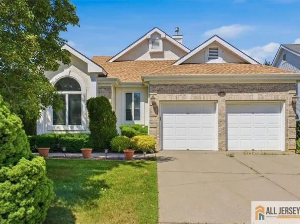 41 Sherwood Dr, Monroe Township, NJ 08831