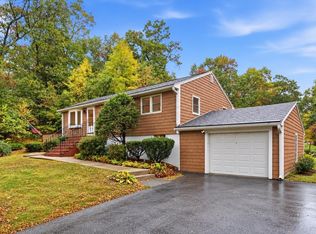 83 Thurlow St, Georgetown, MA 01833