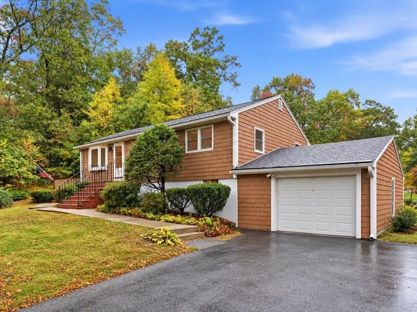 83 Thurlow St, Georgetown, MA 01833