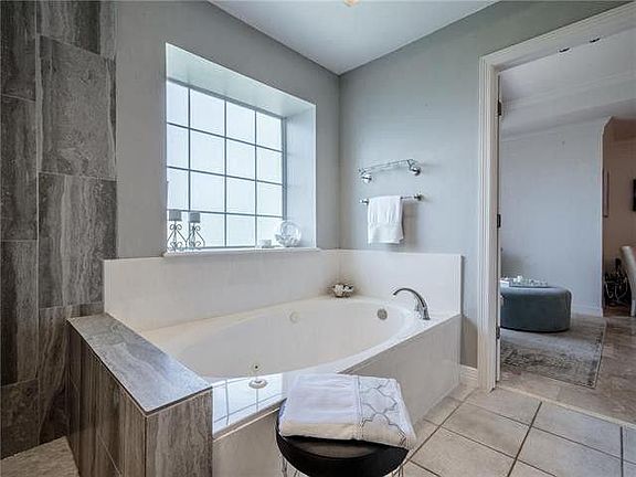 3rd image of 18819 Haddington Ln