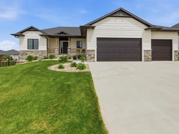 2504 S Galena Ct, Sioux Falls, SD 57110