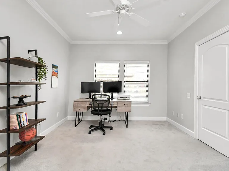 5443 Kansas St — Photo 3