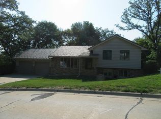 821 Timbercrest Dr, Council Bluffs, IA 51503