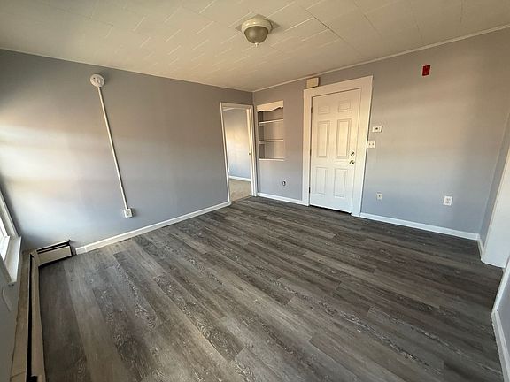 3rd image of 1358 Elm St #1360-3