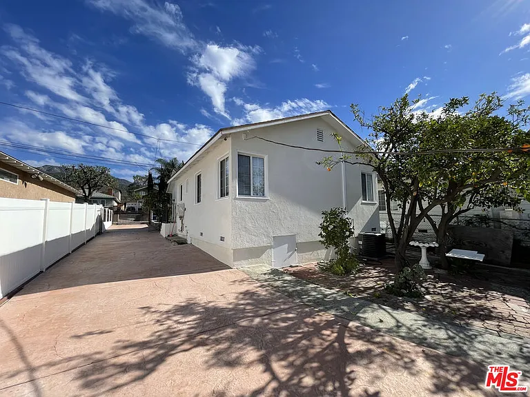 10631 Tinker Ave — Photo 8