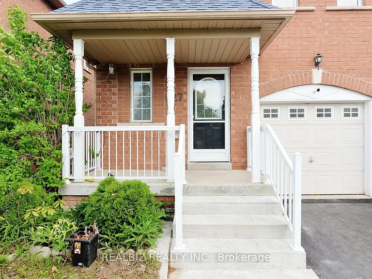 627 Caboto Trl — Photo 3