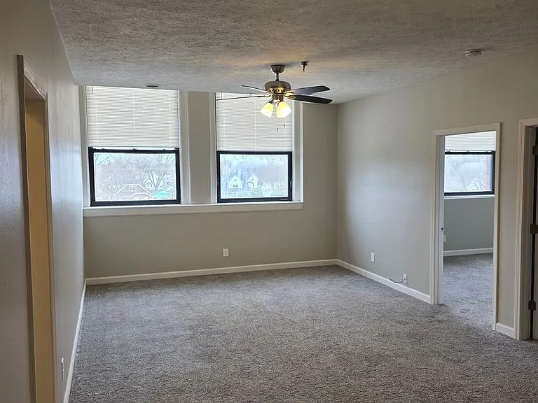 Come Home to Peterson Square Apartments — Photo 26