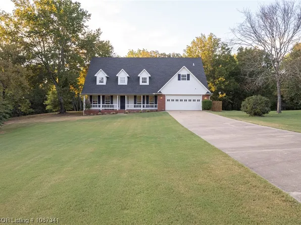2804 Westlake Dr, Lavaca, AR 72941