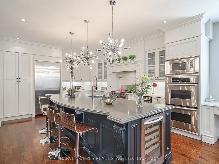 44 Churchill Ave — Photo 18