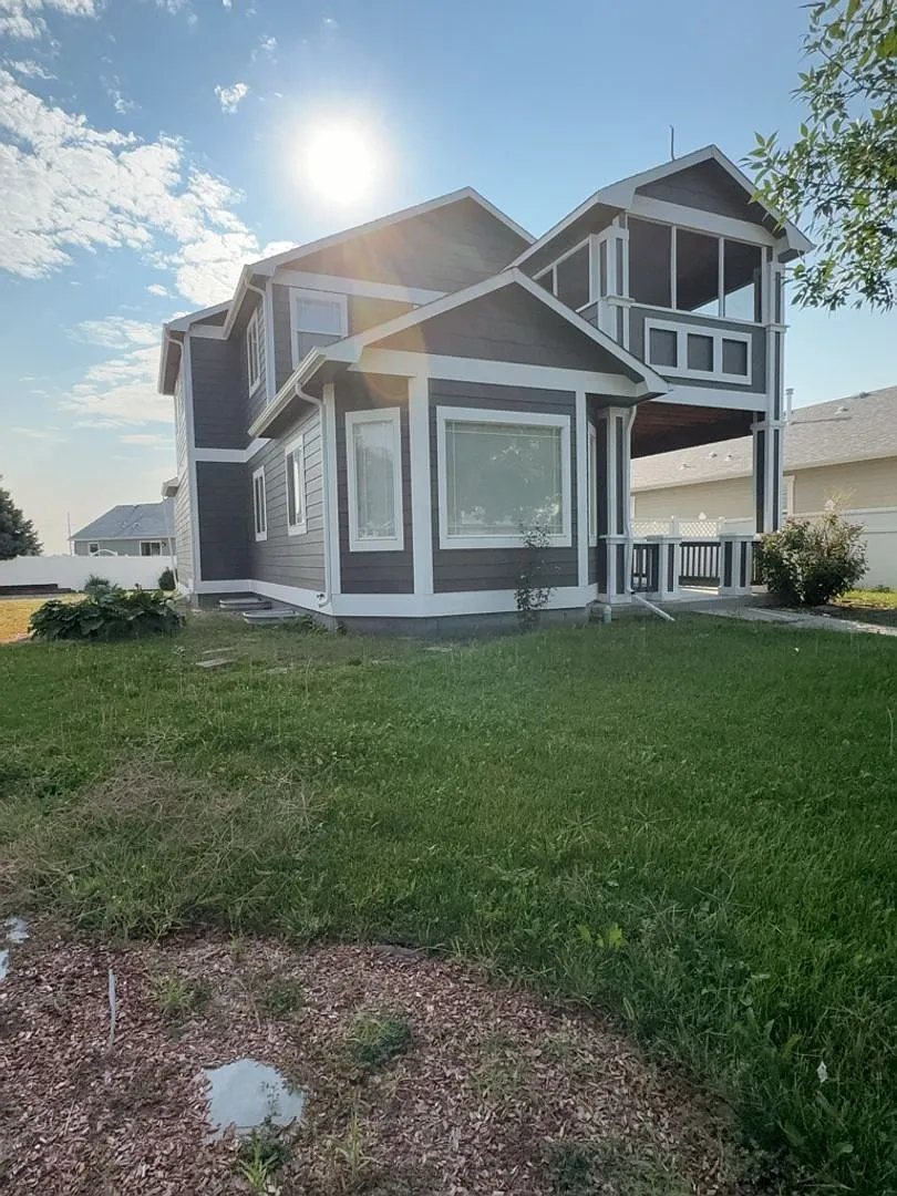 Spacious 3 Bed, 2.5 Bath Home with 2 Car Garage & Unfinished Basement — Photo 2