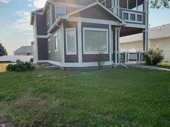2nd image of 4326 Mariposa Ln