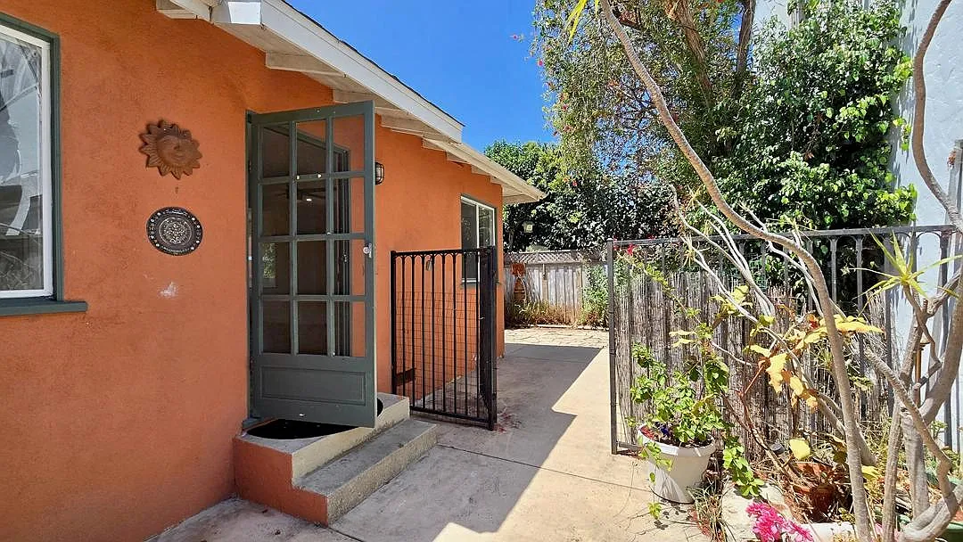 1 bed, 1.0 bath, $2,500 — Photo 2