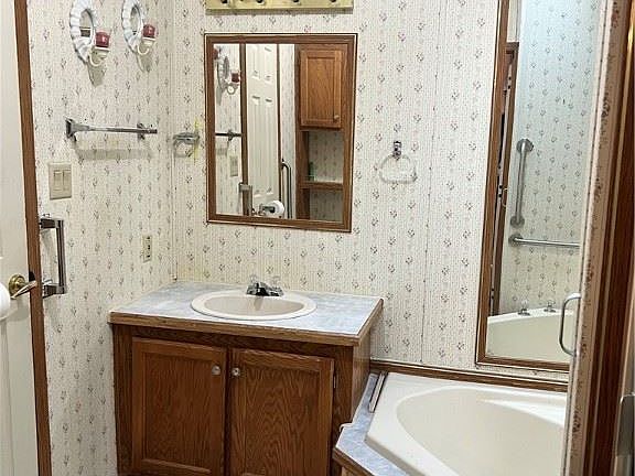 4th image of 2345 Saratoga Dr