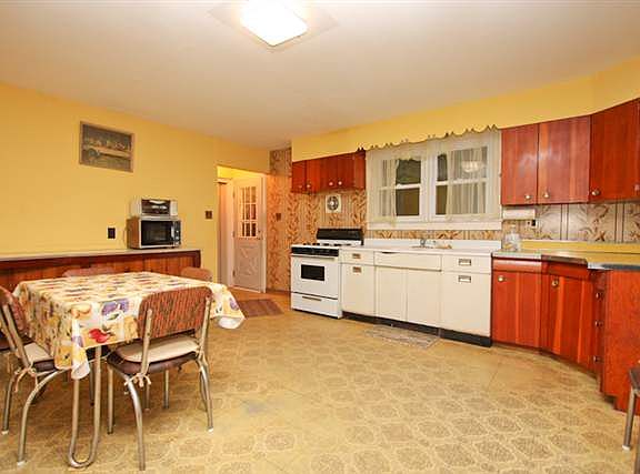 Eat-in Kitchen